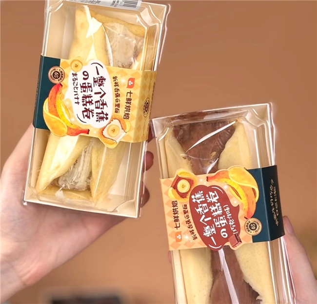 另一款新品“糯叽叽”七鲜日式三色萩饼，同样以高颜值外表和健康减糖理念备受关注。其优选宝清红小豆与五常圆粒糯米，历经35道手工工序制作，在实现外皮软糯、内馅绵密的同时，更进行高达48%的减糖，更好地契合现代消费者对轻负担饮食的需求，每盒4只仅售价12.9元。此外，日式奶酪黄油餐包与日式牛乳面包也因其细腻口感与健康原料获得市场好评。两款产品均采用新西兰安佳黄油，前者奶香浓郁、夹心饱满，后者全程以纯牛奶制作，不添加一滴水，质地蓬松柔软，奶香与蛋香交融，成为许多家庭早餐和茶点的高复购单品。